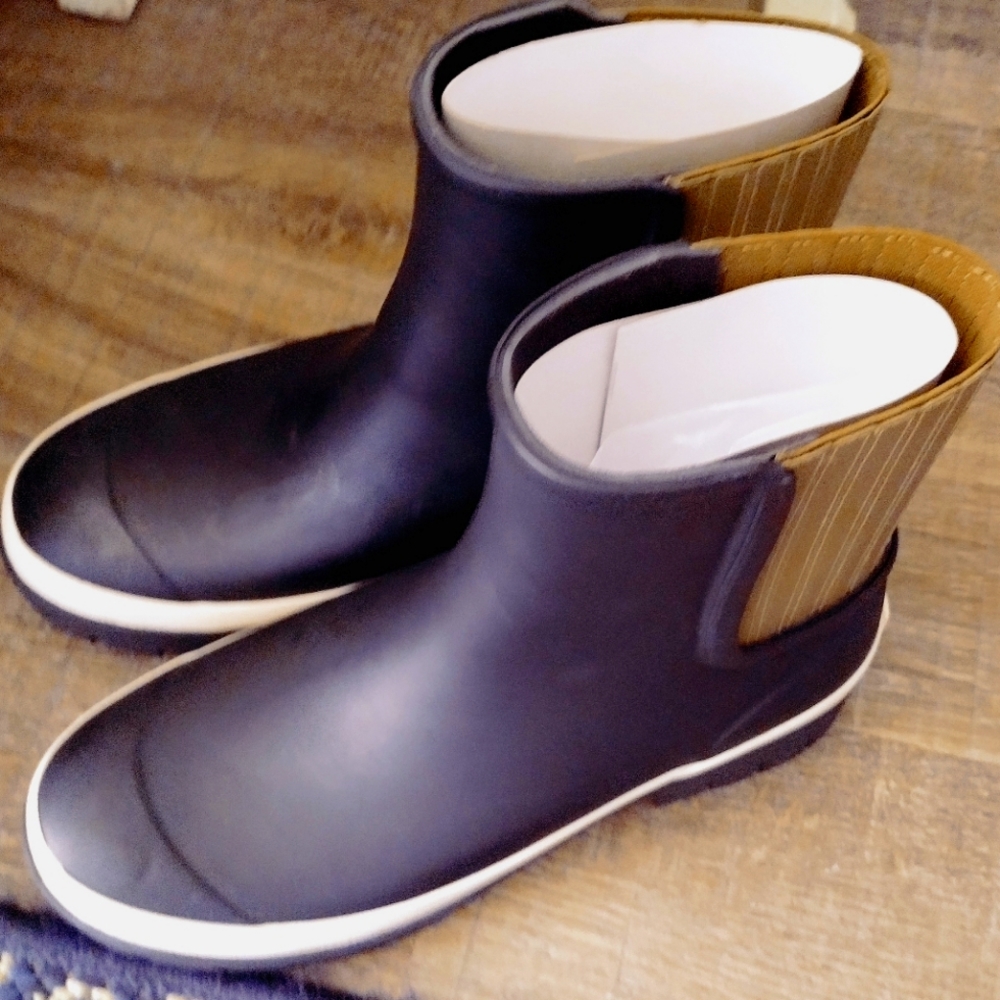 NIB Tory Burch Hurricane Boot Black/Olive Size 9 womens